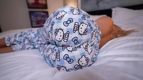 Step Mom Wakes Up to Hard Cock of Step Son He Helps Milf to Cum Quick | Carry Light