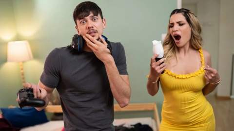 MILF visit: Best friend gives him pleasure